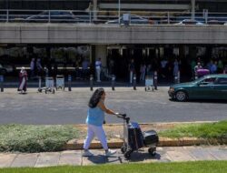 Bandara Padat Usai Banyak Negara Minta Warganya Keluar Lebanon