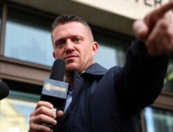 Tommy Robinson Hidup Mewah di Siprus usai Dituding Bikin Inggris Rusuh