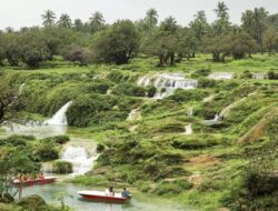 Pesona Wadi Darbat, Wisata Air Terjun Fantastis di Oman