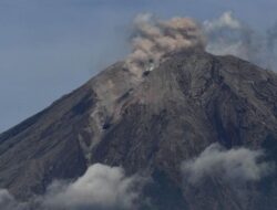 Gunung Semeru Erupsi Selama 106 detik