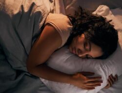 5 Kebiasaan Harian Ini Bisa Bikin Kamu Tidur Nyenyak di Malam Hari