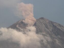 Gunung Semeru Kembali Erupsi, Letusannya Setinggi 800 Meter