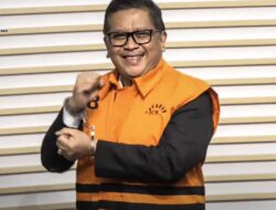 Hasto Kepalkan Tangan dan Teriak ‘Merdeka’ Saat Ditahan KPK