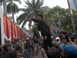 Jelang Pengesahan RUU TNI, Mahasiswa Gelar Protes di Dewan Perwakilan Rakyat