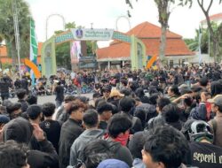 25 Peserta Aksi Tolak Undang-Undang TNI di Surabaya Dibebaskan Polisi