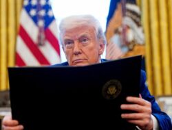 Trump Respons Kritik Walmart soal Kenaikan Tarif: Silakan Telan