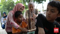 Antusiasme Anak-anak Latihan Angklung Gratis di Jakarta