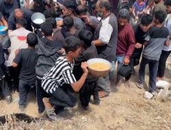 Pemandangan Pilu Warga Gaza Berebut Sup saat Kelaparan
