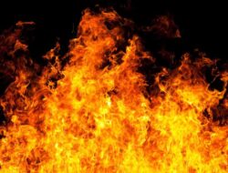 Pria Siram Bensin dan Bakar Kereta Bawah Tanah di Seoul