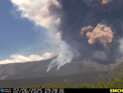 Detik-detik Gunung Etna Italia Meletus