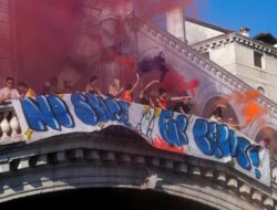 Ramai-ramai ‘Warlok’ Venesia Tolak Pernikahan Bezos-Sanchez