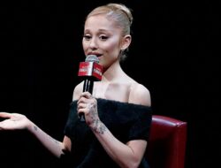 Ariana Grande Bantah Pensiun Bermusik: Nyanyi Lagi Tahun Depan