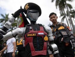 Robot Polisi Beri Hormat ke Prabowo saat Parade HUT Bhayangkara