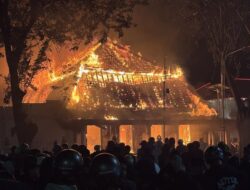 Gedung Grahadi Ruang Kerja Wagub Jatim Terbakar di Sisi Barat