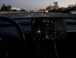 Tesla Dihukum Bayar Ganti Rugi Rp3,9 T karena Kecelakaan Autopilot