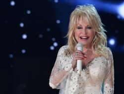 Dolly Parton Tunda Pertunjukan Musik Residensi karena Gangguan Kesehatan