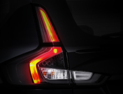 Suzuki XL7 Hybrid Kuro Meluncur, Harga Rp300 Jutaan