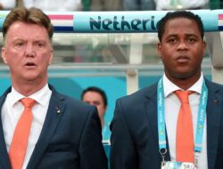Rumor Mencuat Van Gaal Akan segera Latih Tim nasional Indonesia