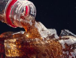 Apa yang Terjadi Pada Tubuh Bila Minum Soda Setiap Hari?