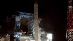 Detik-detik Roket Rusia Meluncur ke Orbit, Bawa Perangkat Militer