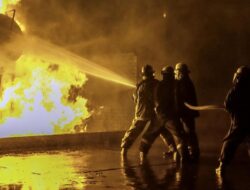 Gudang Pabrik Dua Kelinci di Pati Kebakaran