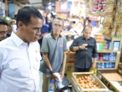 Mentan Sidak Pasar Tebet, Larang Permainan Harga Pangan saat Nataru