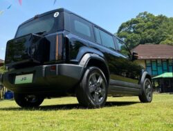 Viral Kendaraan Pribadi Listrik Chery J6 Terobos Bencana Banjir Setinggi Paha Orang Dewasa