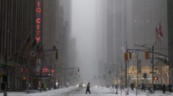 Badai Salju Dahsyat Hantam AS, Suhu Anjlok di Bawah Titik Beku