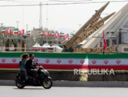 Iran Gunakan Rudal Canggih Terbaru Saat Hantam Kapal Induk AS