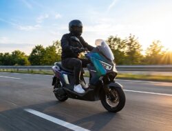 Kendaraan Bermotor Roda Dua Listrik Polytron Dipuji Jepang karena Sewa Baterai